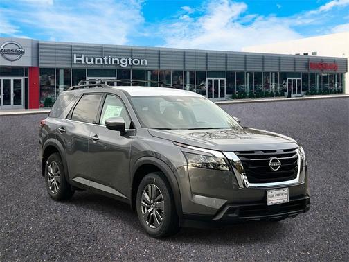 2025 Nissan Pathfinder SV