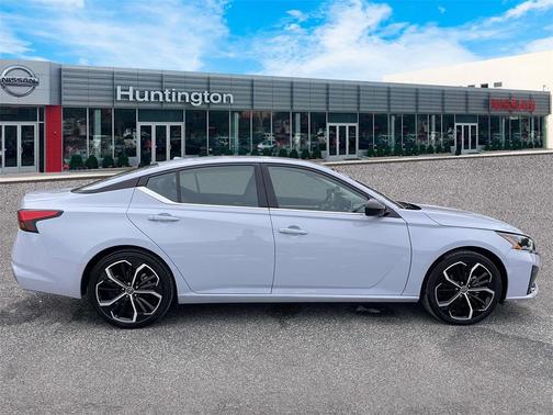 2025 Nissan Altima SR