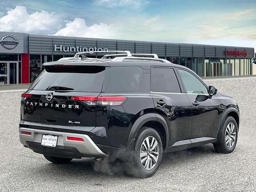 2022 Nissan Pathfinder SL