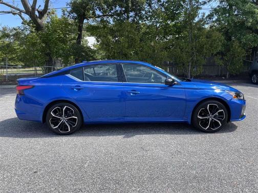 2025 Nissan Altima SR