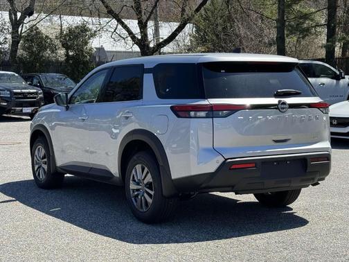 2025 Nissan Pathfinder S