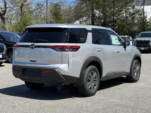 2025 Nissan Pathfinder S