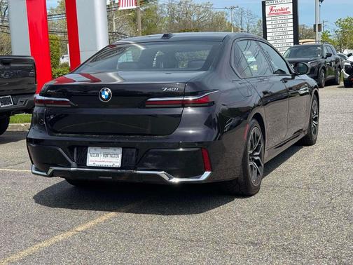 Black Sapphire Metallic 2024 BMW 740 i xDrive