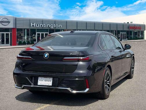 Black Sapphire Metallic 2024 BMW 740 i xDrive