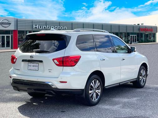2020 Nissan Pathfinder SL