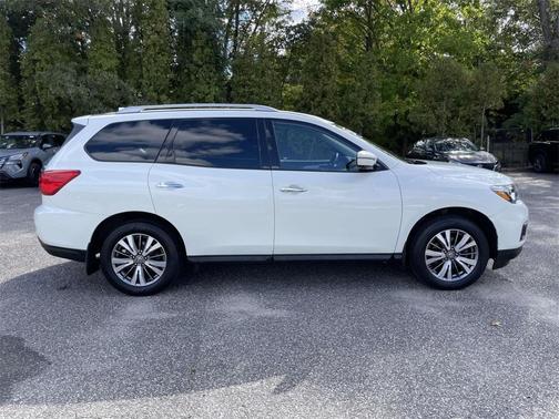 2020 Nissan Pathfinder SL