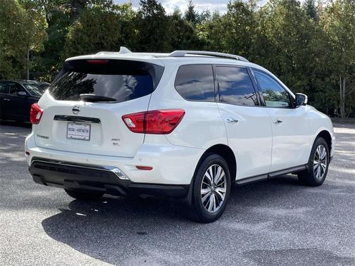 2020 Nissan Pathfinder SL