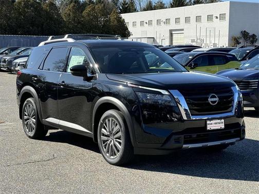 2025 Nissan Pathfinder SL