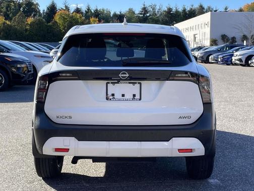 2025 Nissan Kicks SV