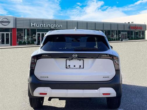 2025 Nissan Kicks SV