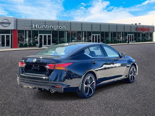 2025 Nissan Altima SR