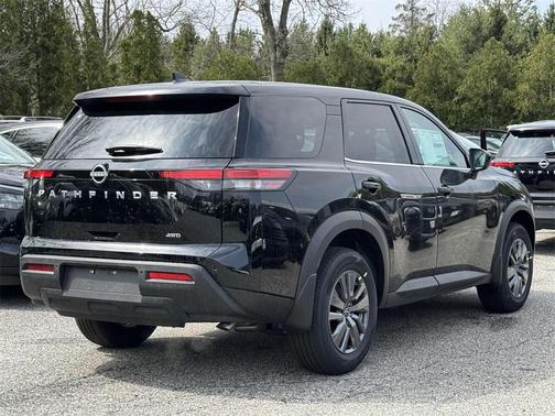 2025 Nissan Pathfinder S