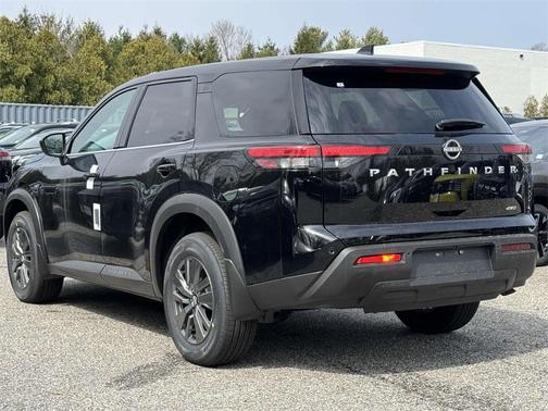 2025 Nissan Pathfinder S
