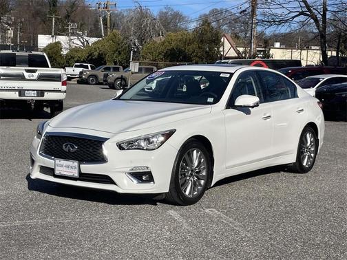 2023 INFINITI Q50 LUXE