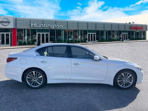 2023 INFINITI Q50 LUXE