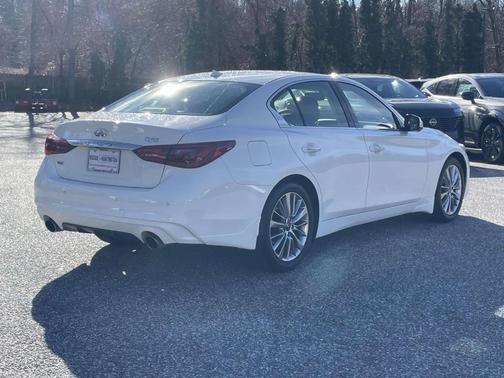2023 INFINITI Q50 LUXE