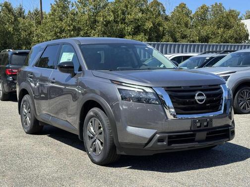 2025 Nissan Pathfinder S