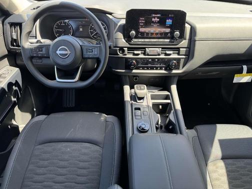 2025 Nissan Pathfinder S
