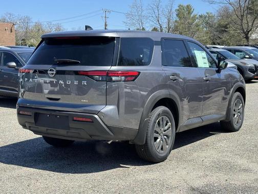 2025 Nissan Pathfinder S