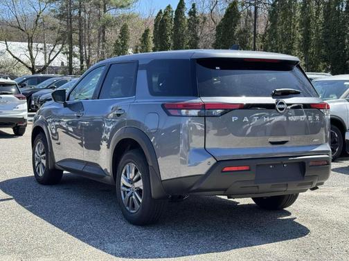 2025 Nissan Pathfinder S