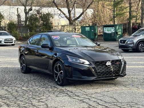 2025 Nissan Altima SR