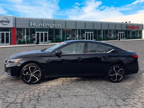 2025 Nissan Altima SR