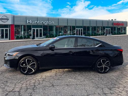 2025 Nissan Altima SR