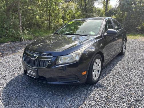 Black 2013 Chevrolet Cruze LS
