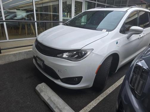 2020 Chrysler Pacifica Hybrid Limited