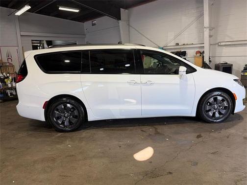 2020 Chrysler Pacifica Hybrid Limited