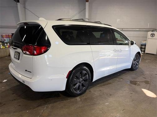 2020 Chrysler Pacifica Hybrid Limited