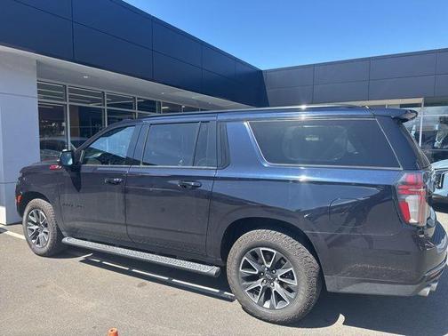 Midnight Blue Metallic 2022 Chevrolet Suburban Z71