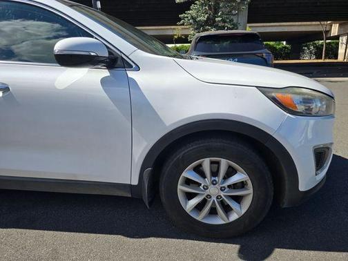 Snow White Pearl 2018 Kia Sorento LX