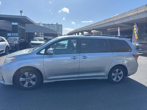 2020 Toyota Sienna LE