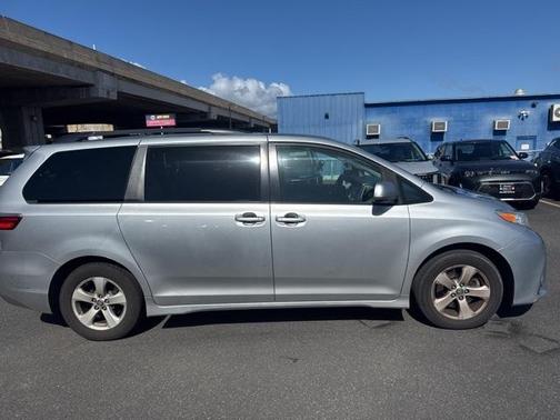 2020 Toyota Sienna LE