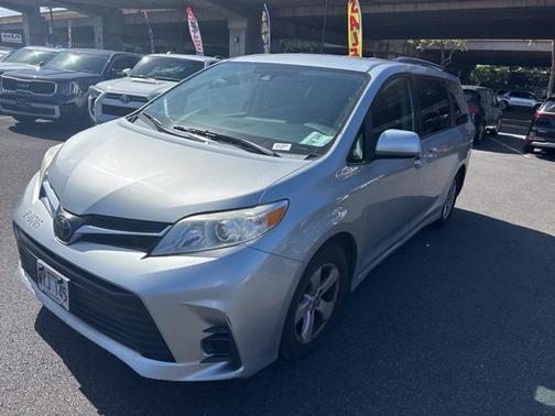 2020 Toyota Sienna LE