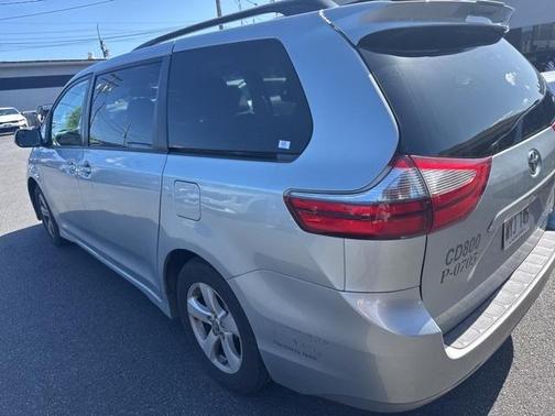 2020 Toyota Sienna LE