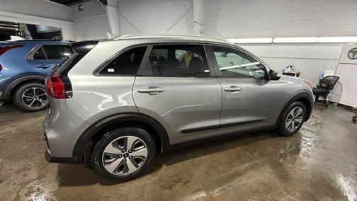 2022 Kia Niro LX