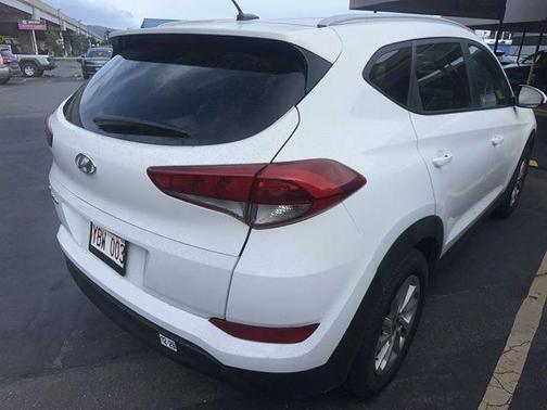 Dazzling White 2016 Hyundai TUCSON SE