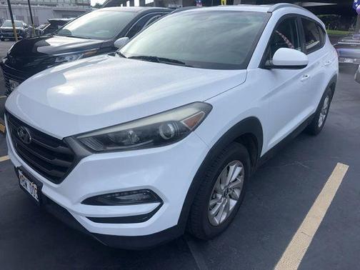 Dazzling White 2016 Hyundai TUCSON SE