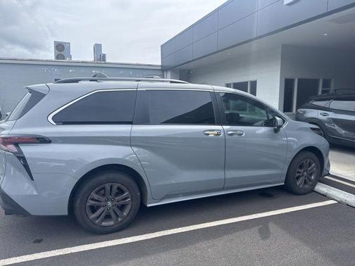 2024 Toyota Sienna Woodland Edition