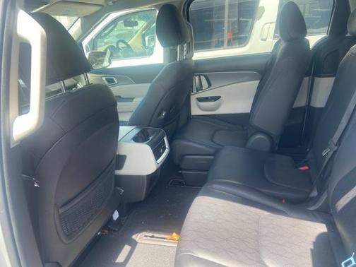 2022 Kia Carnival LXS