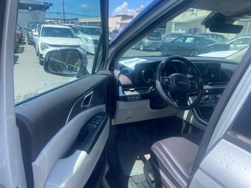 2022 Kia Carnival LXS