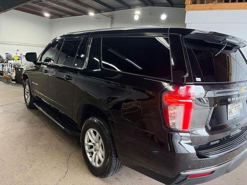 2023 Chevrolet Suburban LT