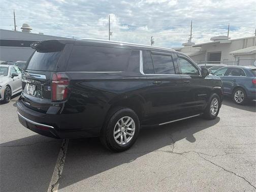 2023 Chevrolet Suburban LT