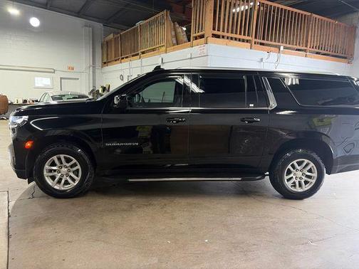 2023 Chevrolet Suburban LT