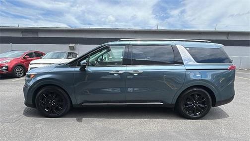2023 Kia Carnival SX
