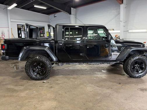 2020 Jeep Gladiator Sport