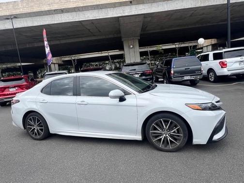 2023 Toyota Camry Hybrid SE