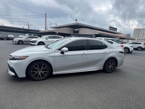 2023 Toyota Camry Hybrid SE